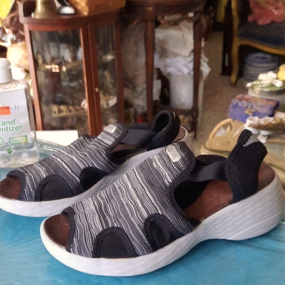 Sandals Bzees